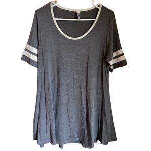 LuLaRoe Gray Scoop Neck T-shirt Size M Casual Spirit Shirt Comfortable